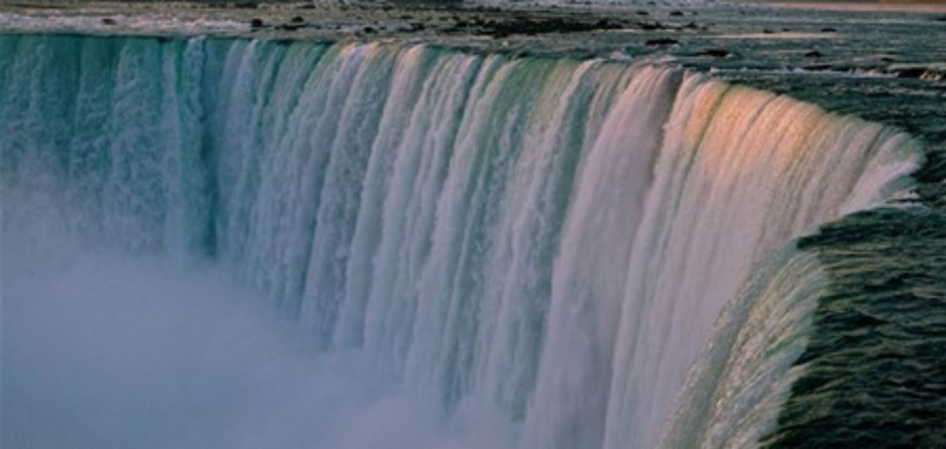 Канадець вижив після стрибка в Ніагарський водоспад