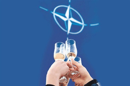 Саміт НАТО: декларації на тлі демонстрацій