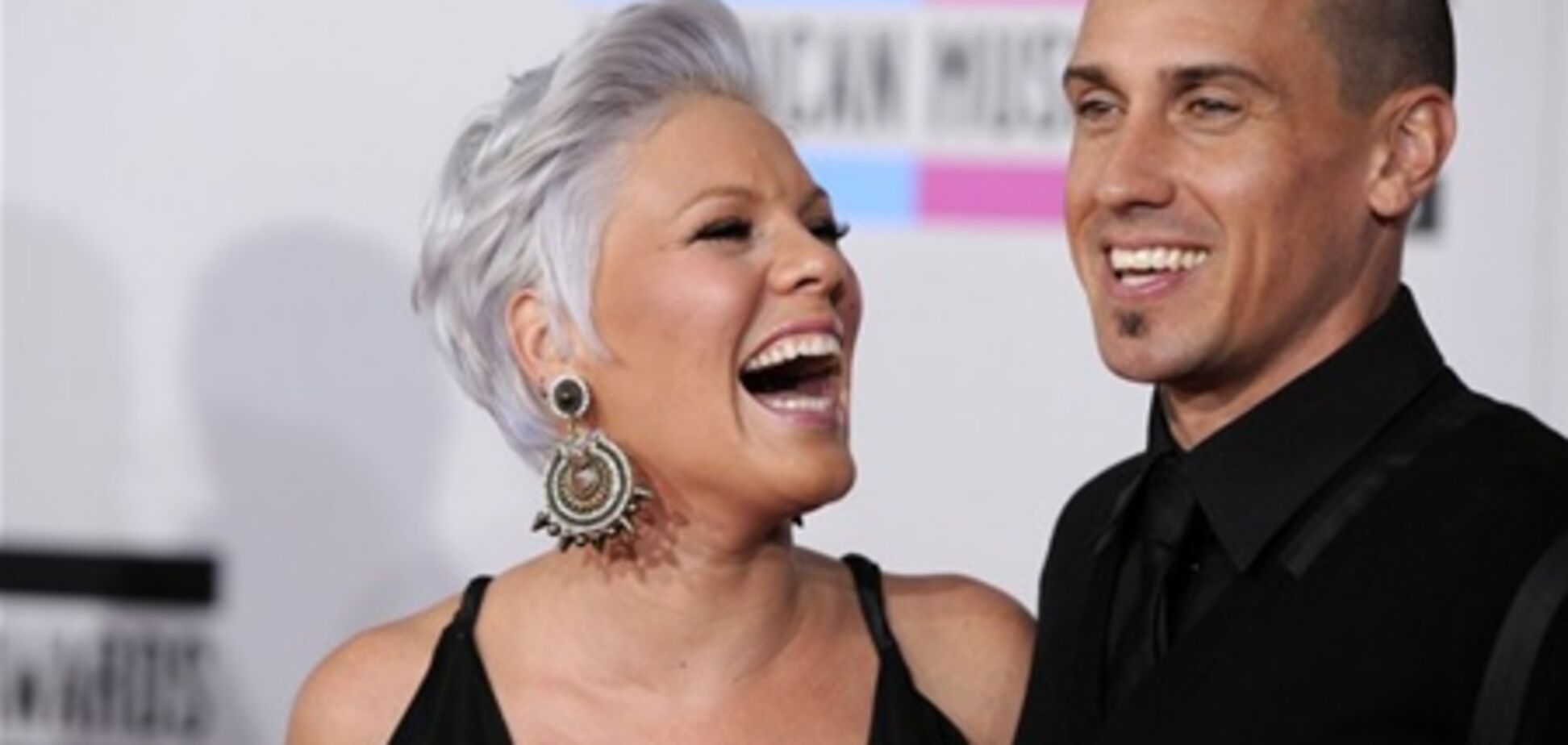 Муж Пинк намекает на плагиат со стороны Кэти Перри