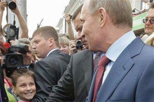 Охрана чуть не избила ребенка, пожелавшего пожать Путину руку