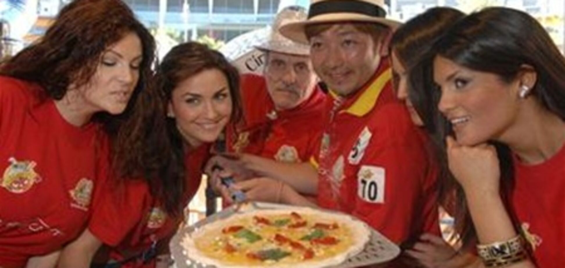Чемпионат по приготовлению пиццы проходит в Неаполе