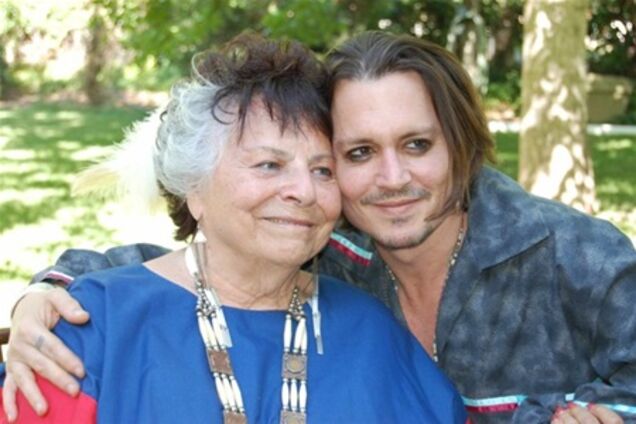 Джонни Депп стал почетным членом Команчи