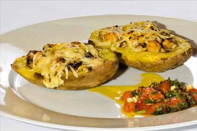 Картофельные корзиночки с курицей и грибами