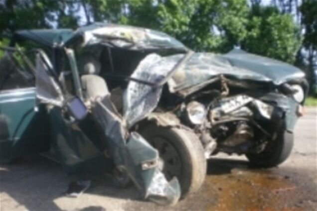 На Харківщині зіткнулися ВАЗ-2106 і КамАЗ: двоє загиблих. Фото