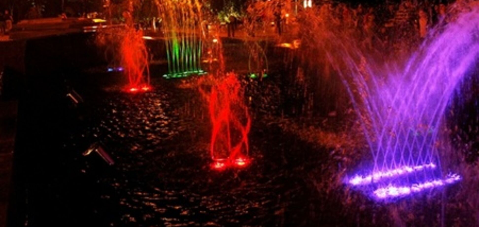 В Киеве открыли еще один светомузыкальный фонтан. Фото