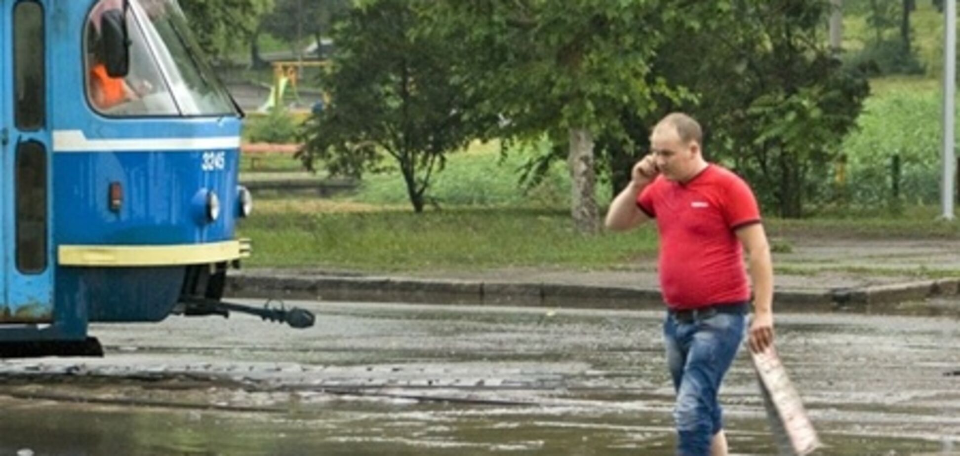 После потопа сотни одесских водителей ищут номера машин. Фото 