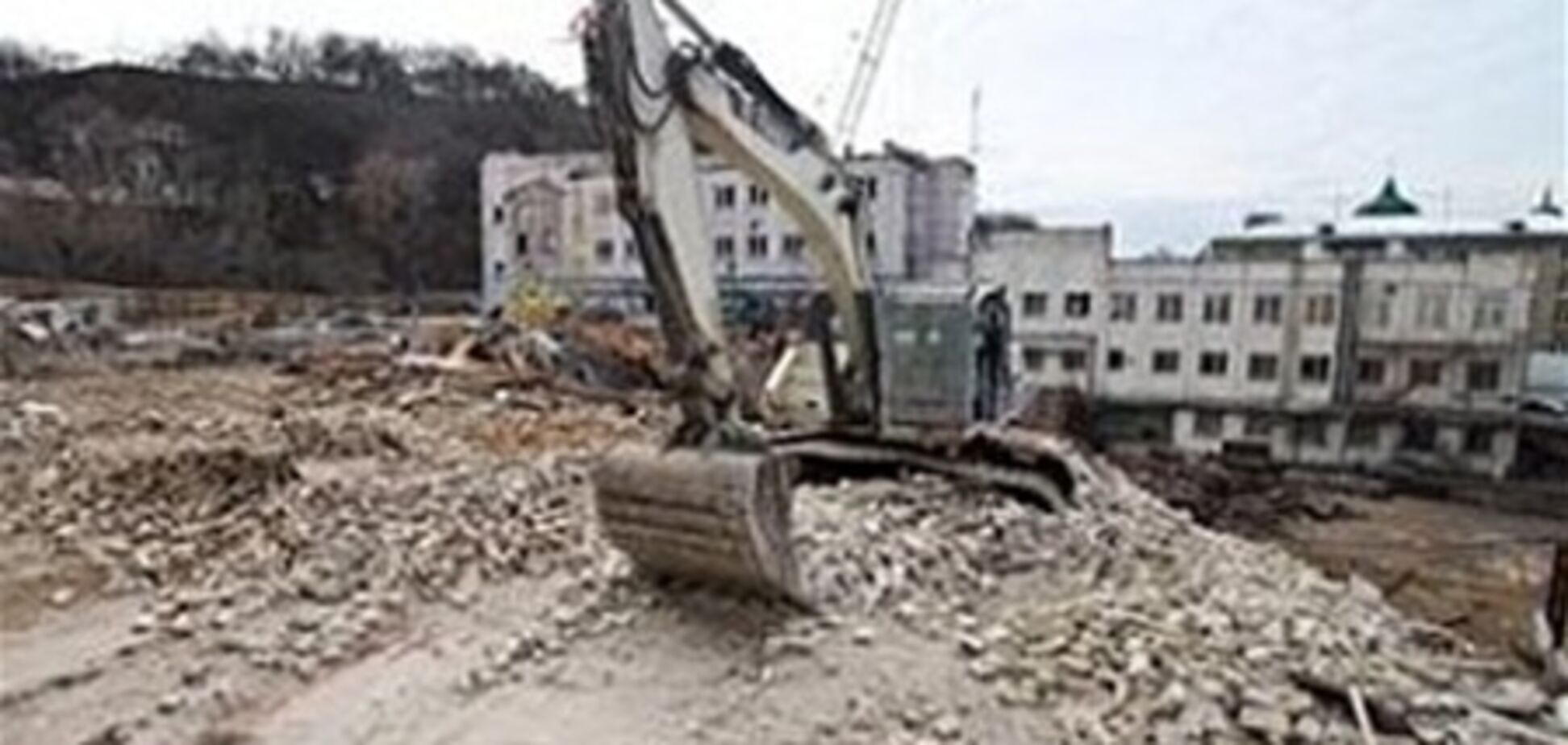 Завтра возле Андреевского продолжат сносить здания