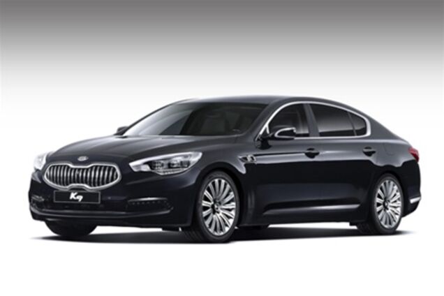Конкурент 'семерки' BMW от Kia вышел на большую дорогу. Фото