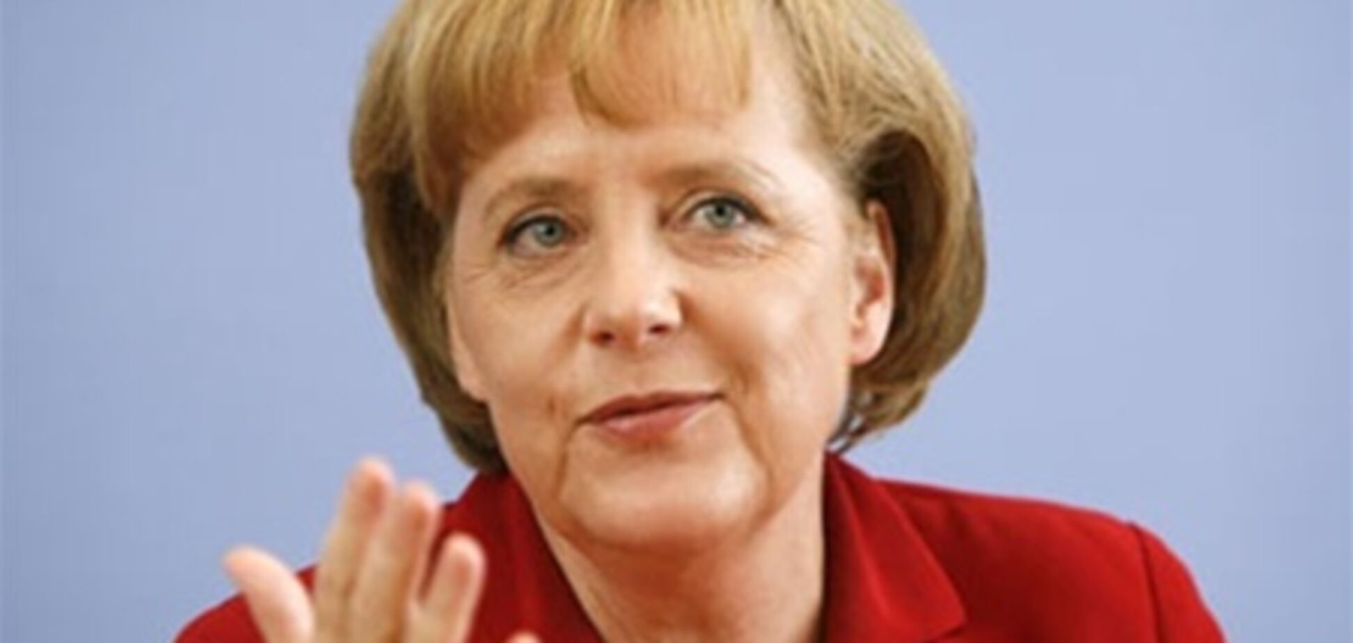 Меркель примет решение о поездке на Евро-2012 в последний момент