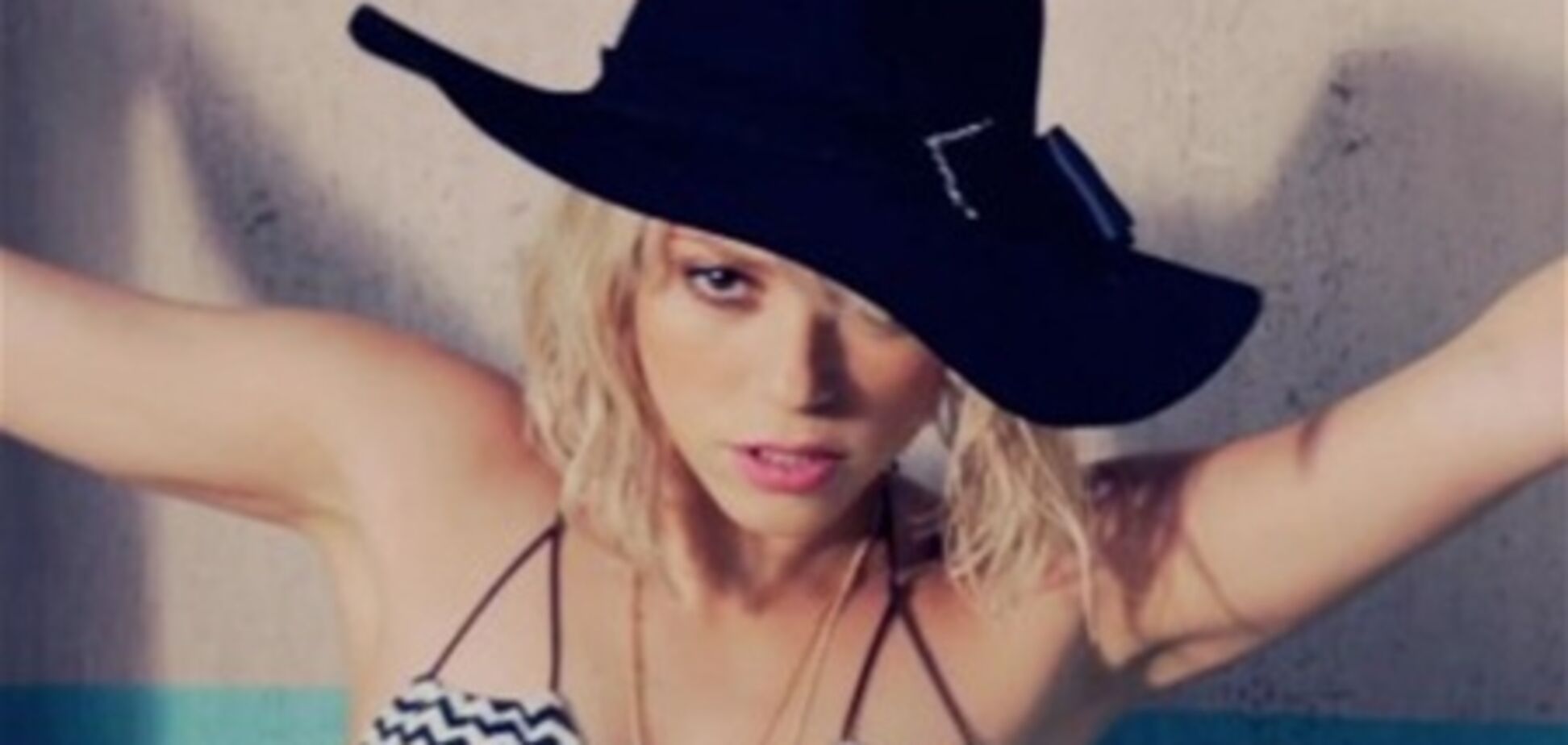 Шакира клип Addicted To You. Видео