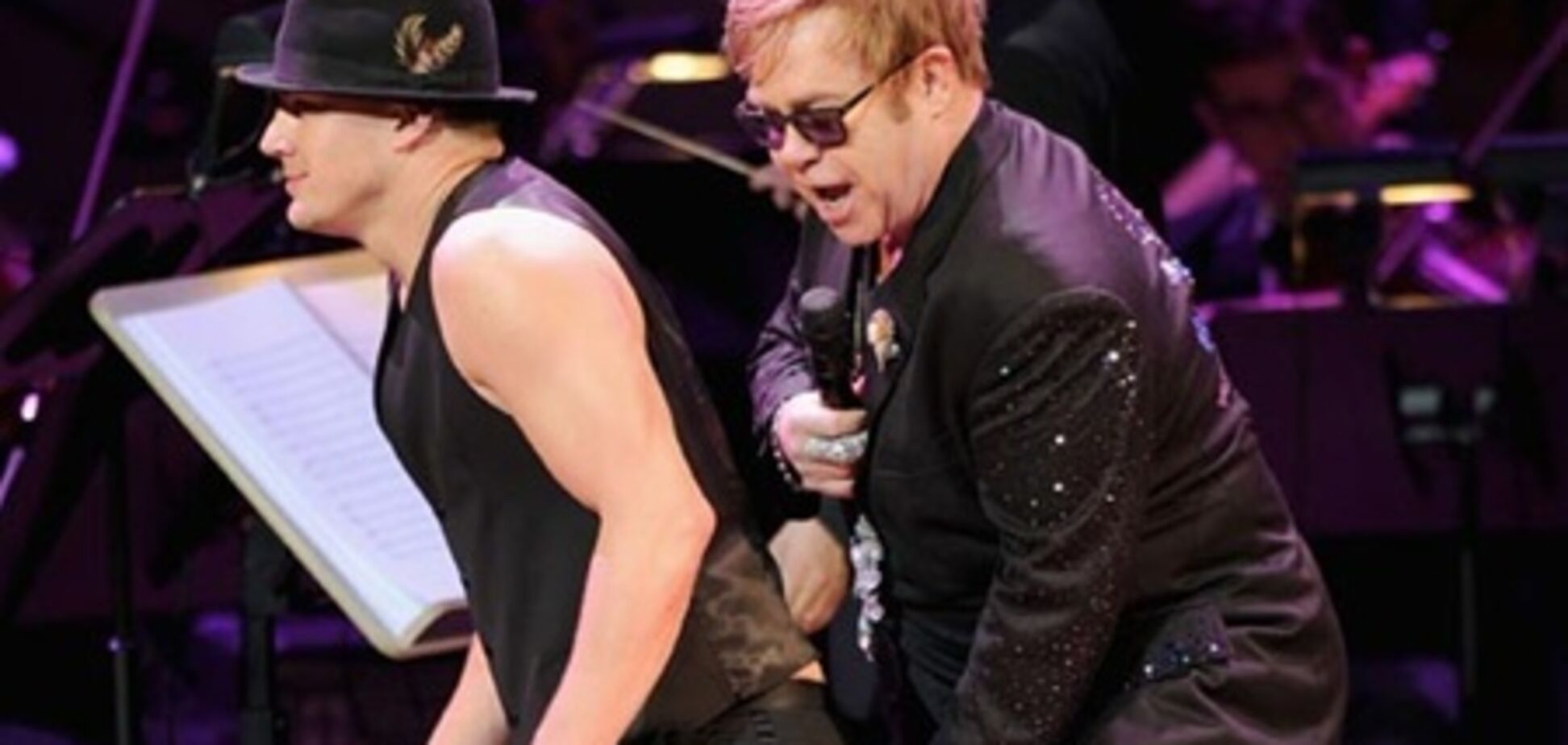 На Элтона Джона подали в суд