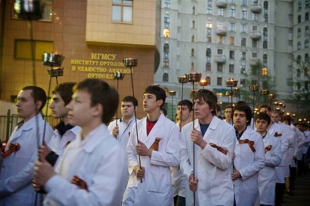 Факельное шествие в Москве сравнили с 'инаугурацией' Гитлера. Фото, видео