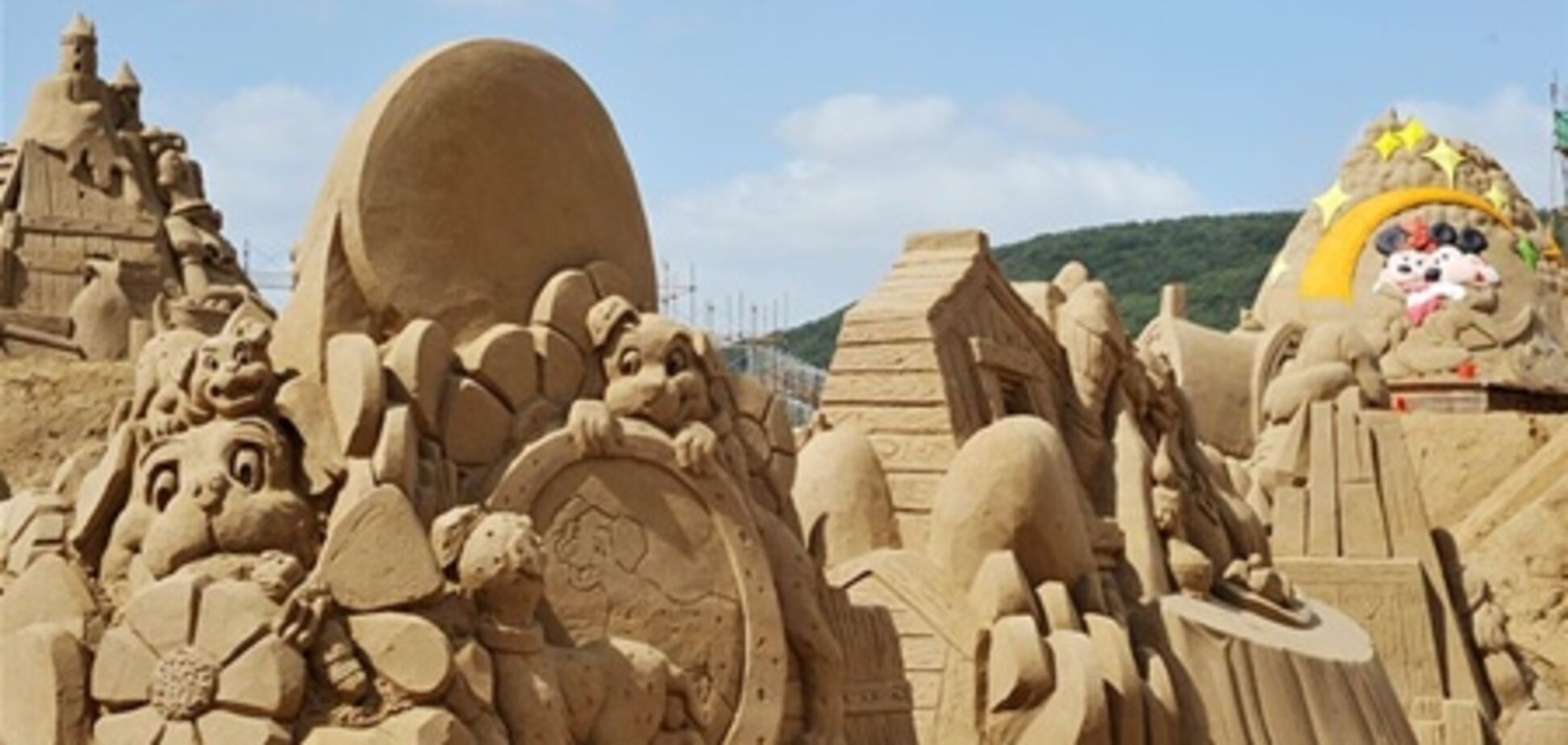 Все лето в Хельсинки - выставка скульптур из песка