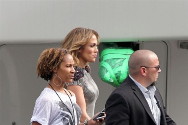 Дженнифер Лопес нарядилась на съемки. Фото