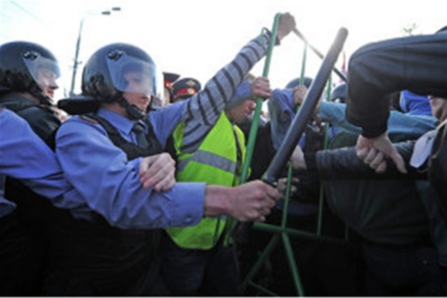 Полиция задержала в центре Москвы более 400 человек