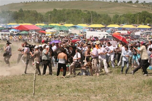 В Крыму во время скачек лошадь врезалась в толпу людей