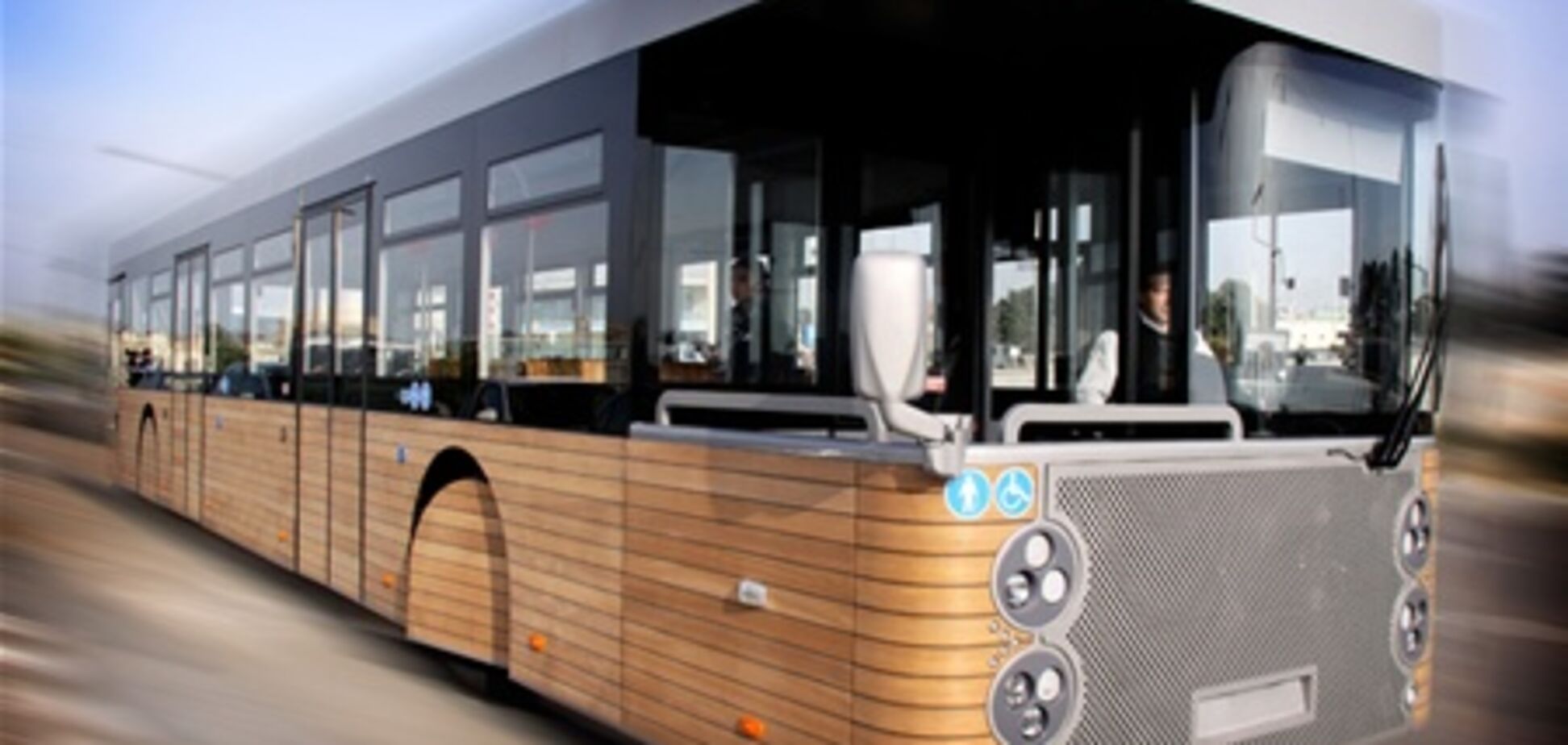 Во Франции создали автобус с двумя кабинами для водителя. Фото