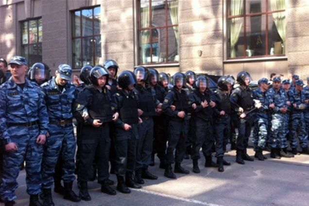 В Москве продолжают задерживать оппозиционеров