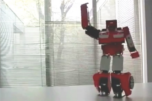 Создан реальный робот-трансформер. Видео  