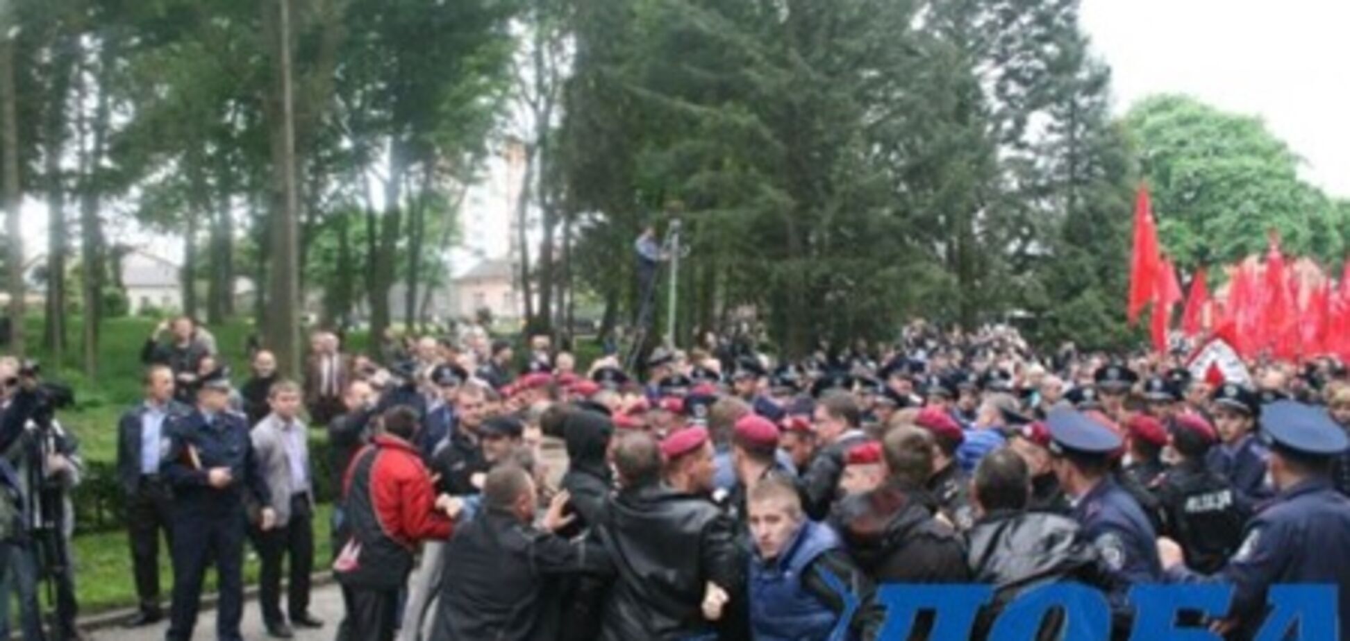 В Тернополе свободовцы передрались с коммунистами