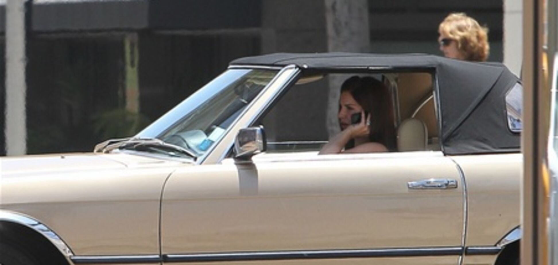 Лана Дель Рей водит мерседес 1981 года. Фото