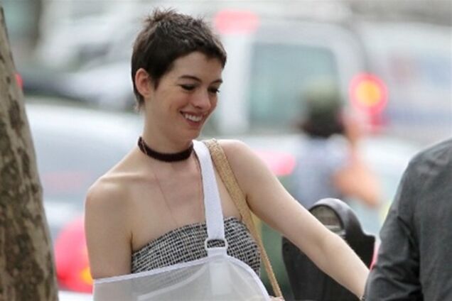 Хэтэуэй не справилась с мощным авто?