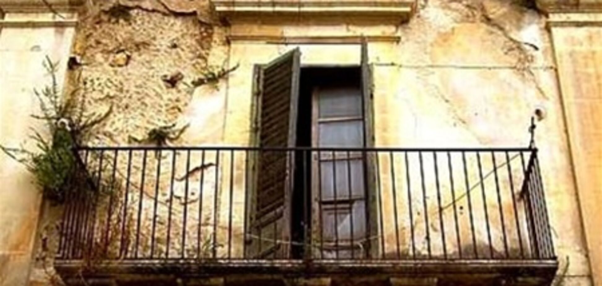 В Донецке выяснили, почему обрушился балкон