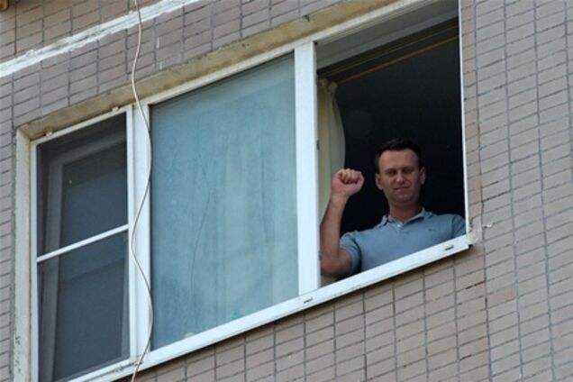 Квартиру Навального обыскивают уже девять часов