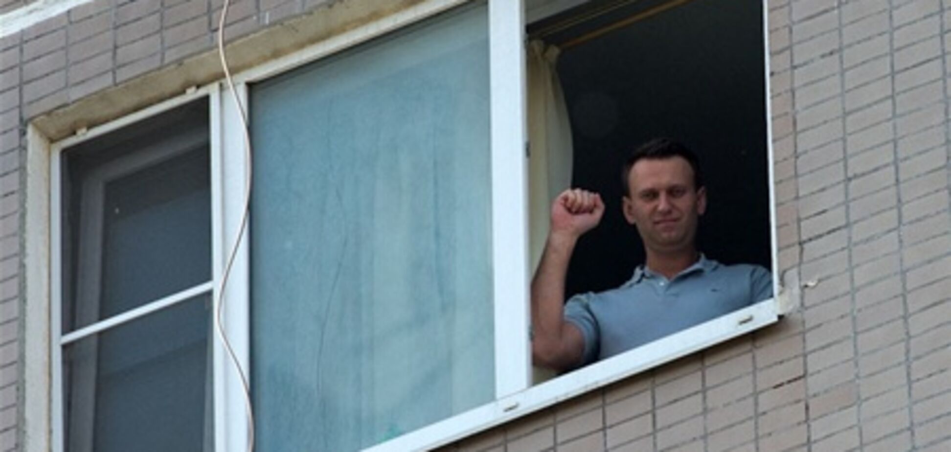 Квартиру Навального обыскивают уже девять часов