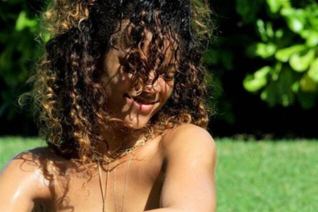 Отец Рианны беспокоится о ее здоровье