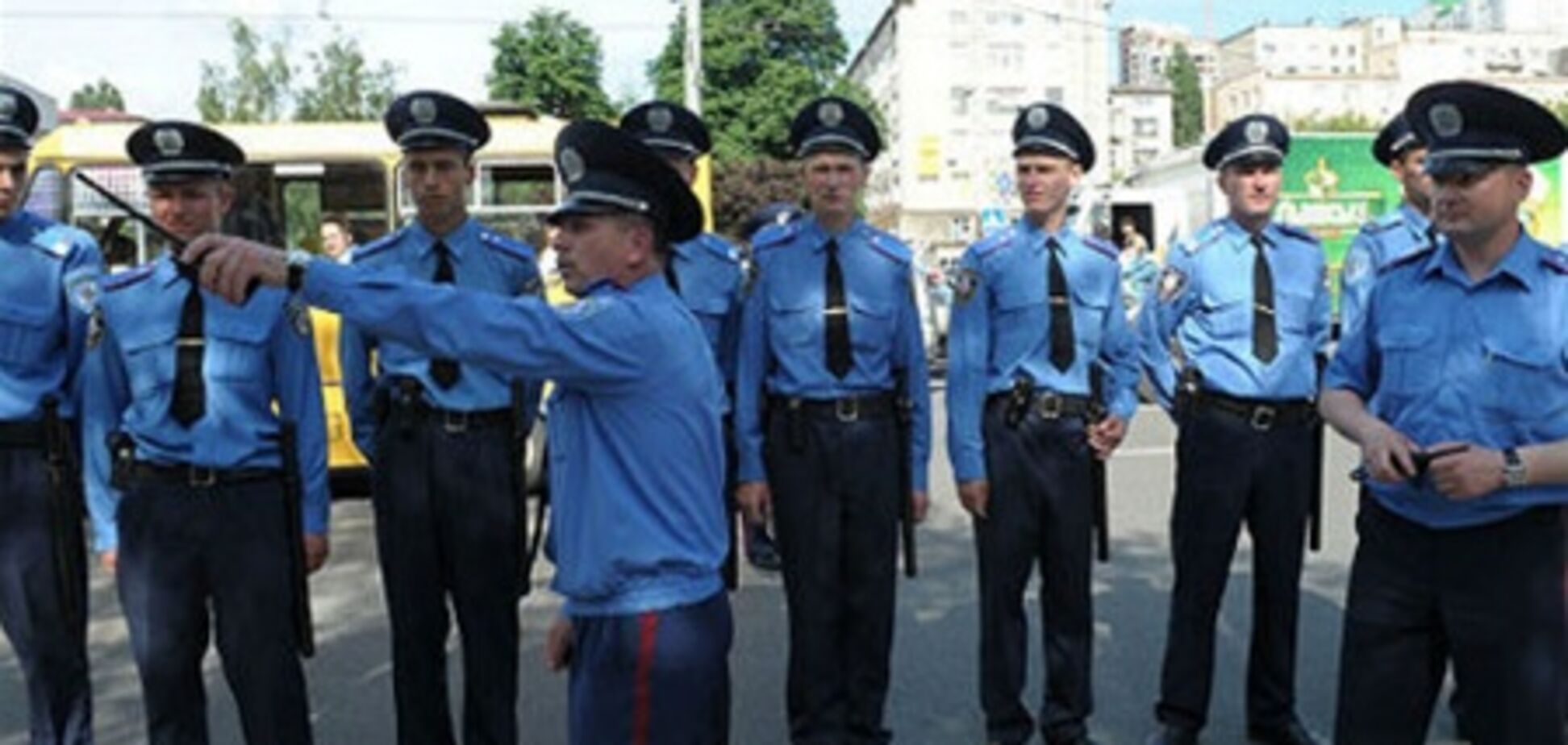 Милиционеров на Евро-2012 поселили в казарму с забитыми унитазами