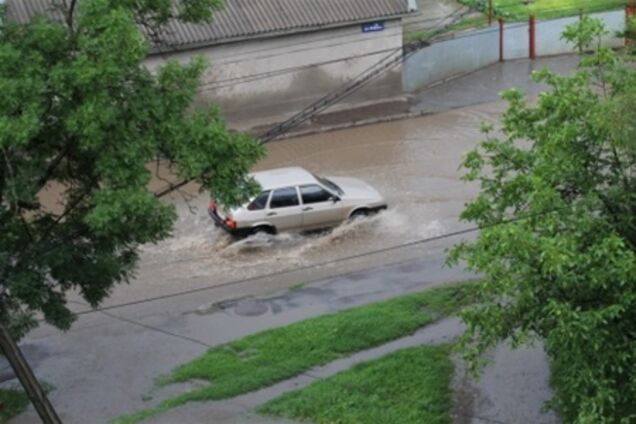 Чернівці пішли під воду. Фото