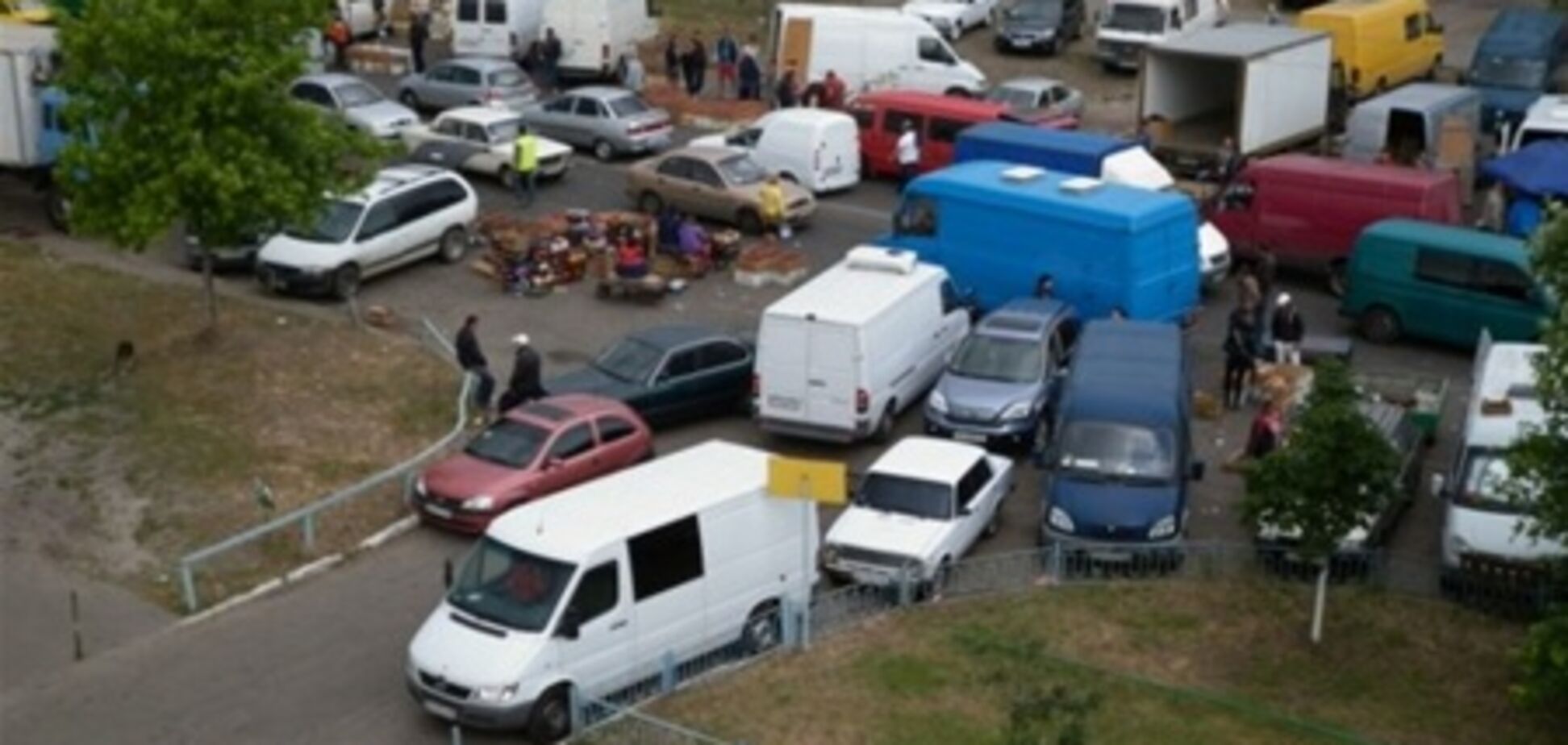 На киевском стихийном рынке побили женщину