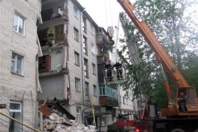 Сім'ям із зруйнованого будинку в Луцьку виплачують вже матеріальну допомогу