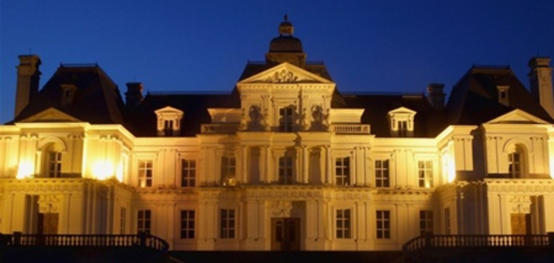 Китаєць побудував точну копію французького замку за $ 50 млн. Фото
