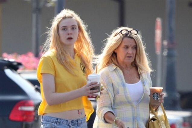 Элли Фаннинг 'набила' единорога на живот. Фото