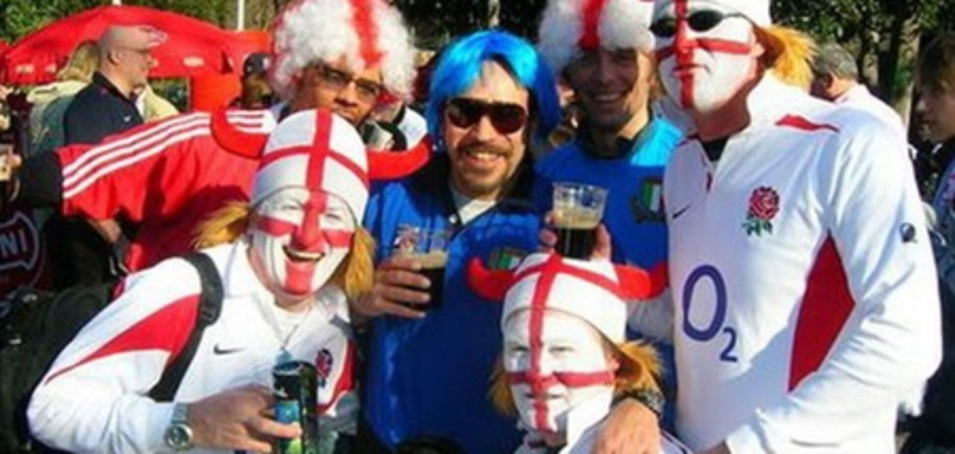 Британские фанаты в восторге от Киева, но жалуются на 'пьяных русских'