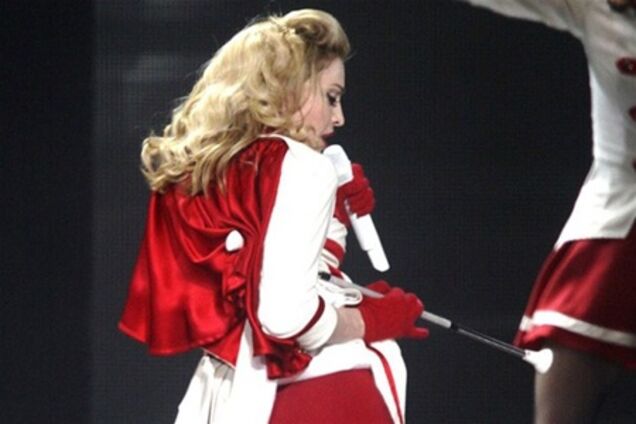 Мадонне требует 20 телефонных линий 