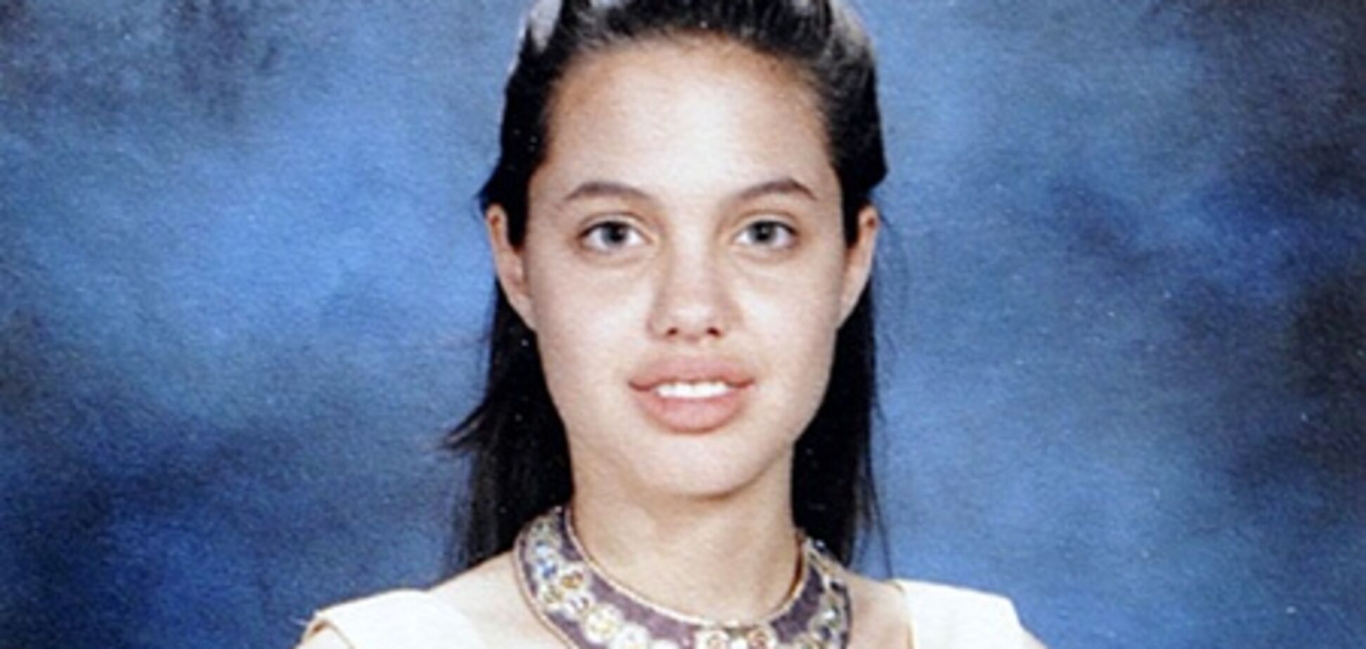 Школьница Джоли надела платье лишь на выпускной. Фото