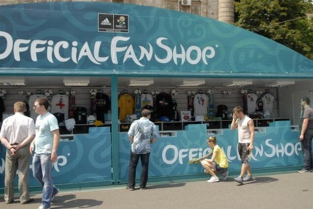 Киевляне украли на фан-зоне футболку