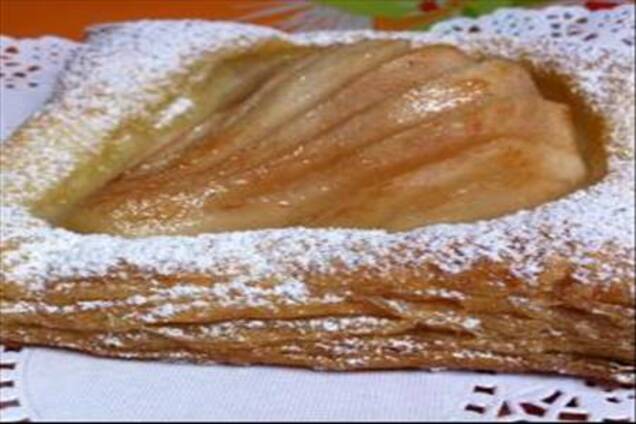 Слоёные подушечки с грушей