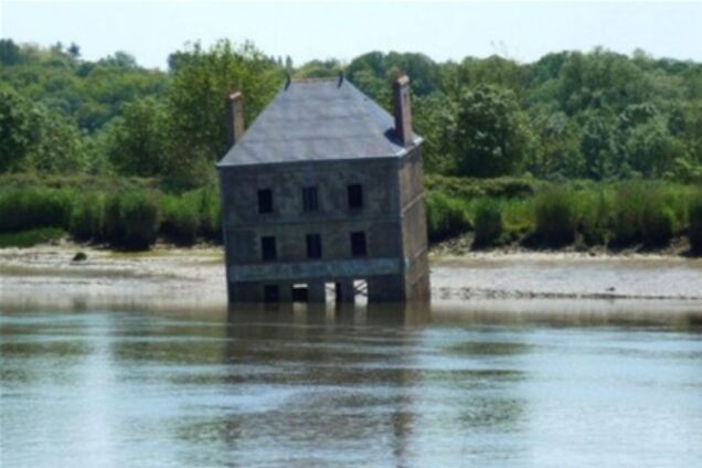 Плаваючий будинок у Франції