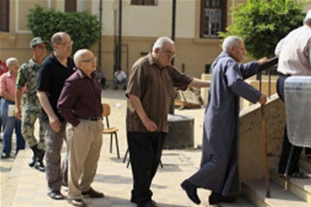 Египтяне выбирают между исламистом и соратником Мубарака