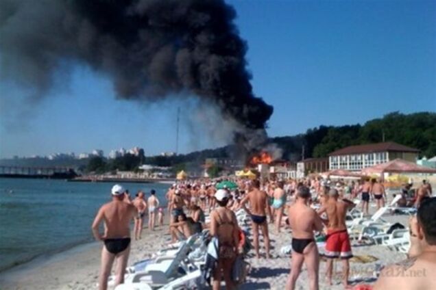 В Одесі згоріло кафе на пляжі