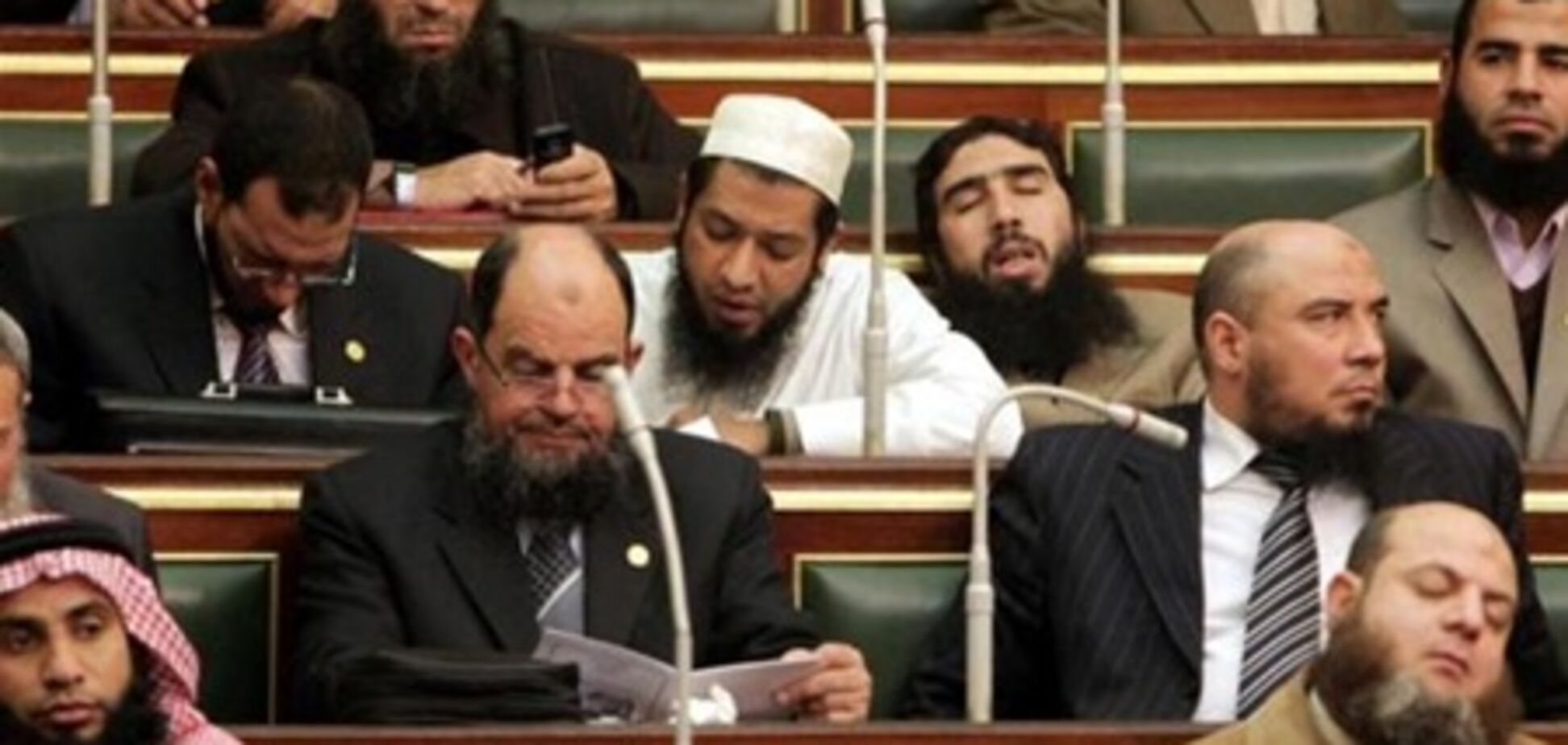 'Братья мусульмане' осуждают роспуск парламента Египта