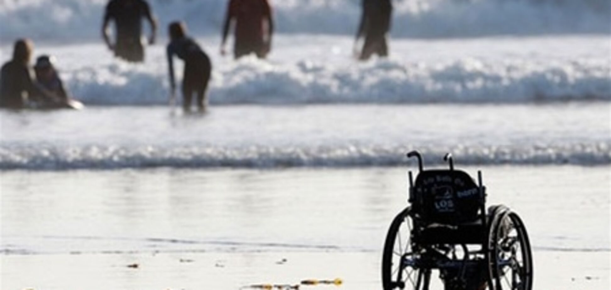 Пляж для инвалидов открыли в Евпатории