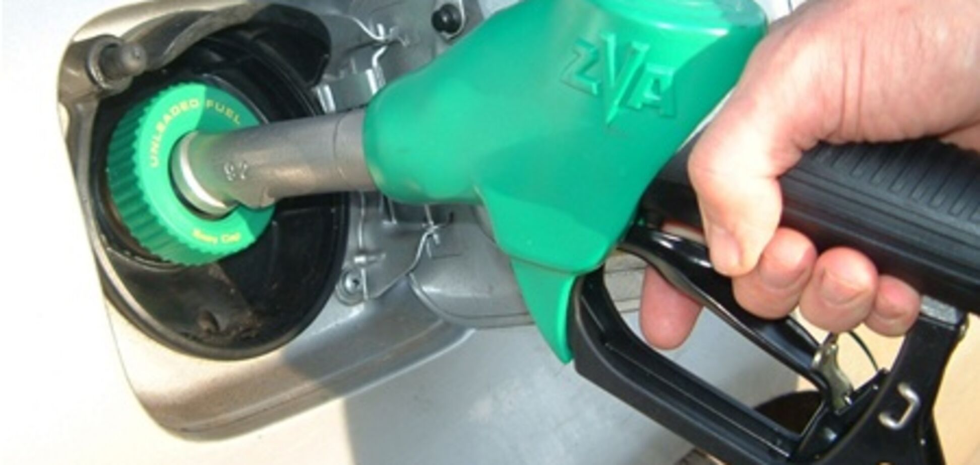 На украинских заправках бензин и далее дешевеет