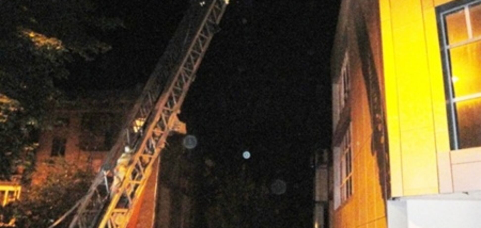 В Киеве горели две многоэтажки
