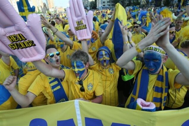 Пограничники не пустили в Украину 4 футбольных болельщиков