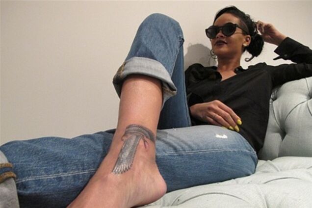 Рианна похвастала новой татуировкой. Фото